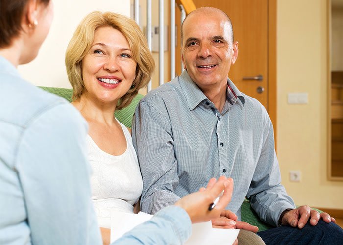 retired-couple-with-insurance-agent